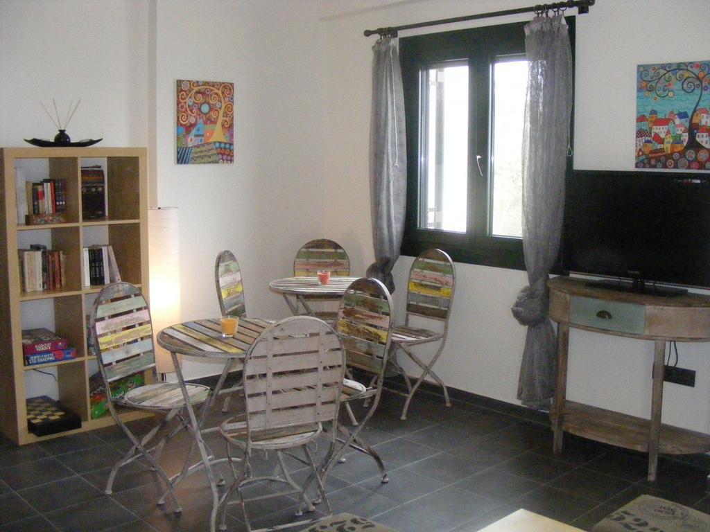 Eri Rooms To Let Raches  Екстер'єр фото