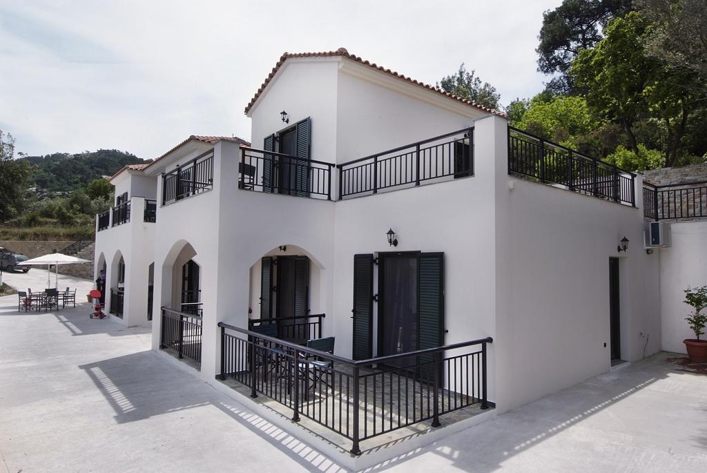 Eri Rooms To Let Raches  Екстер'єр фото