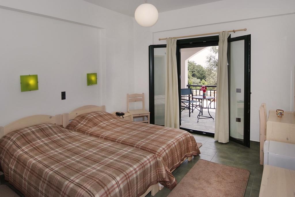 Eri Rooms To Let Raches  Екстер'єр фото
